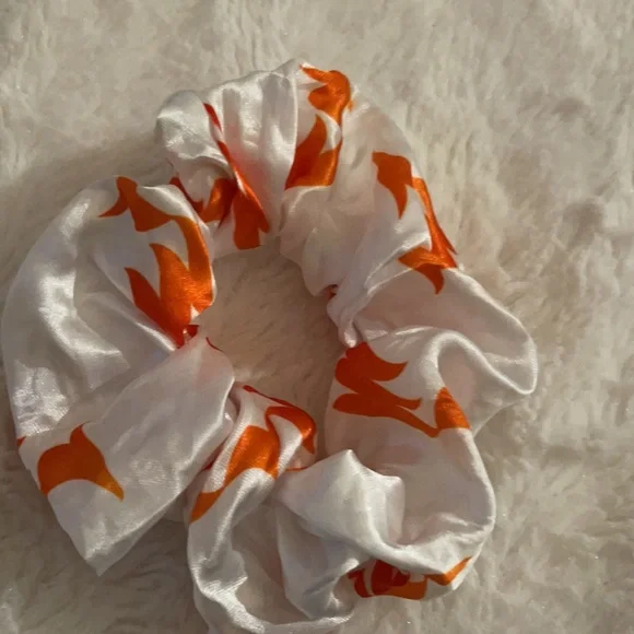 hair straightener. White and orang. New . Saina brand - Picture 2 of 2